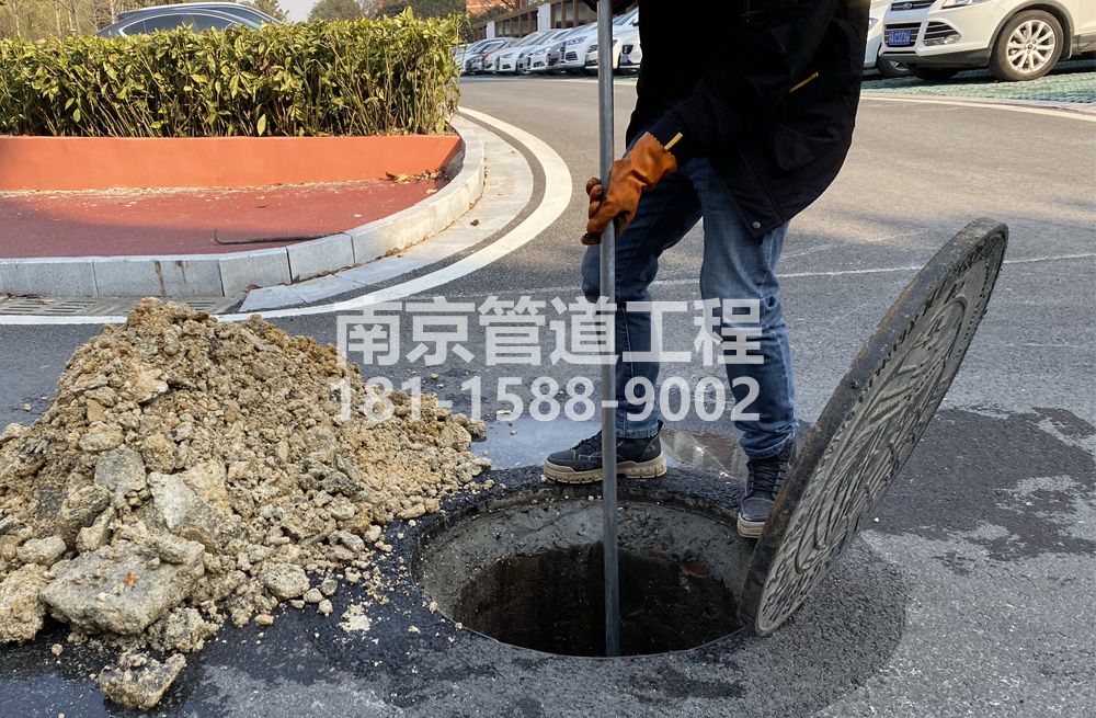 306黄浦管道油块清理